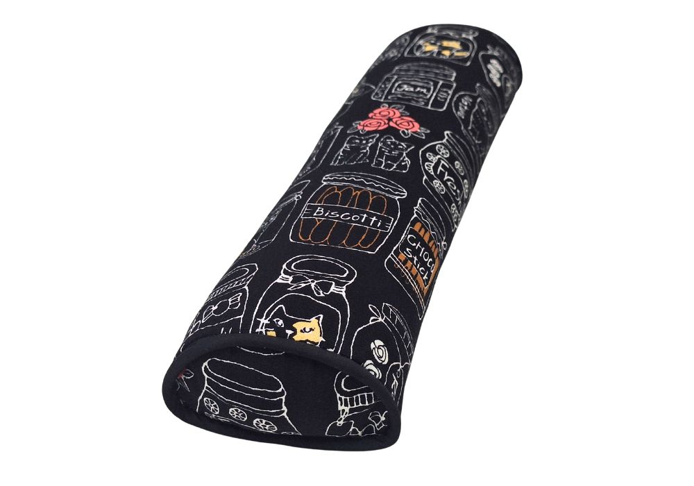 背中リラックスクッション キャットボトル・ブラック メイン画像 | 商品紹介 | マインドフルネスdays 有限会社エール